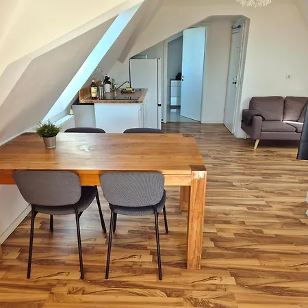 Dachgeschosswohnung 1 - Am Schloss *