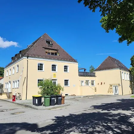 Dachgeschosswohnung 1 - Am Schloss * Oberschleissheim