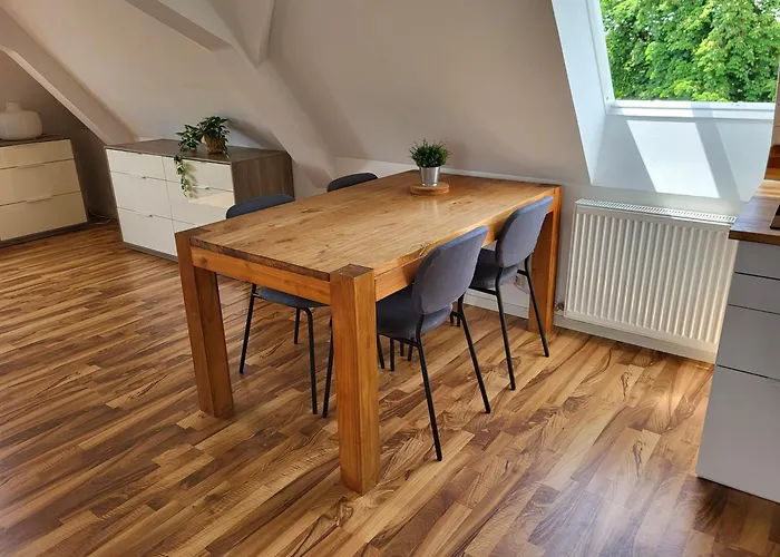 Dachgeschosswohnung 1 - Am Schloss *